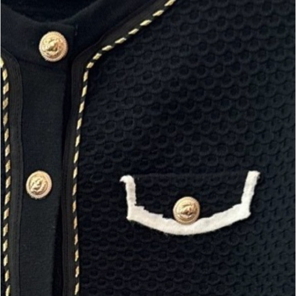 Very comfortable channel style jacket and shorts set with gold buttons - Picture 3 of 3